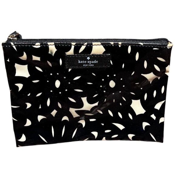 Kate Spade Black and Ivory Daisy Print Small Vinyl Zipper Pouch - Picture 1 of 4